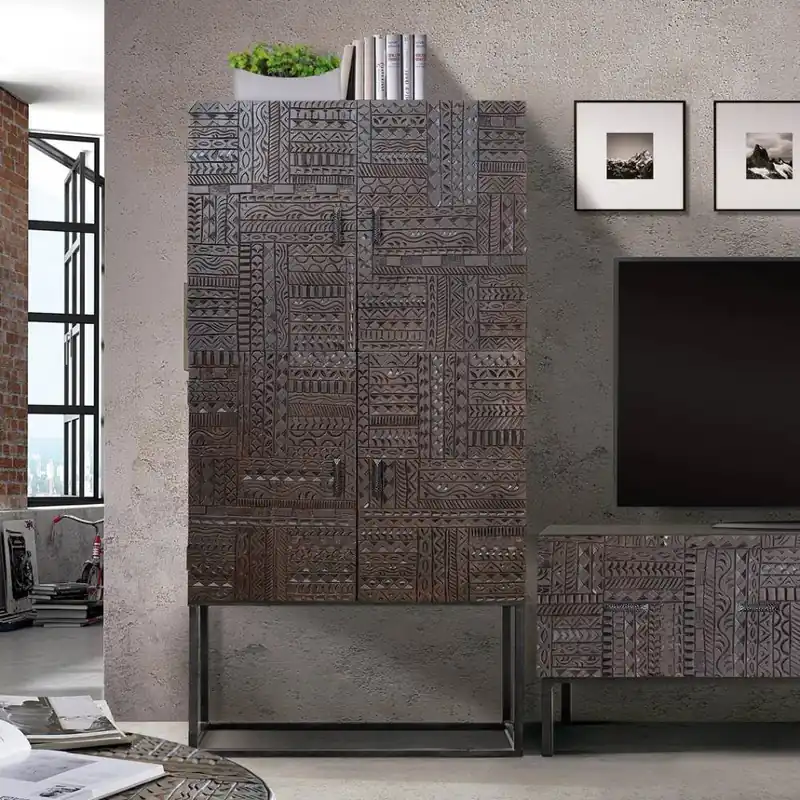 Wohnzimmerschrank mit Schnitzerei - Likening Must-Have
