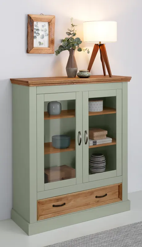 OTTO home Vitrine »Selma Highboard« aus massivem Kiefernholz, mit Griffen aus antikisiertem Metall Aktuell