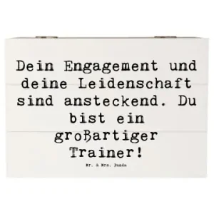 Schnäppchen Mr. & Mrs. Panda Box Spruch Großartiger Trainer mit Spruch in Weiß günstig kaufen | limango